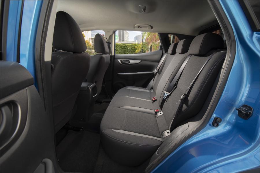 Интерьер Nissan Qashqai ST+ 2019 года  (AU) (фото 6 из 24)